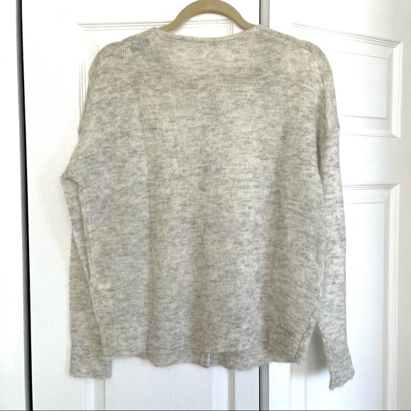 NWT Aritzia Sweater - Large - Picture 3 of 6